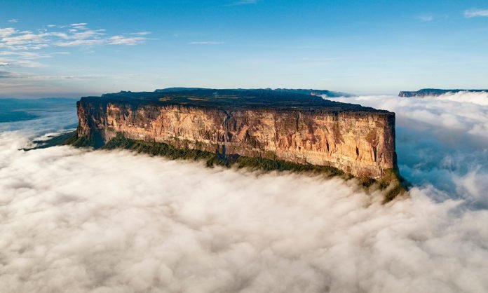 Roraima-696x418.jpg