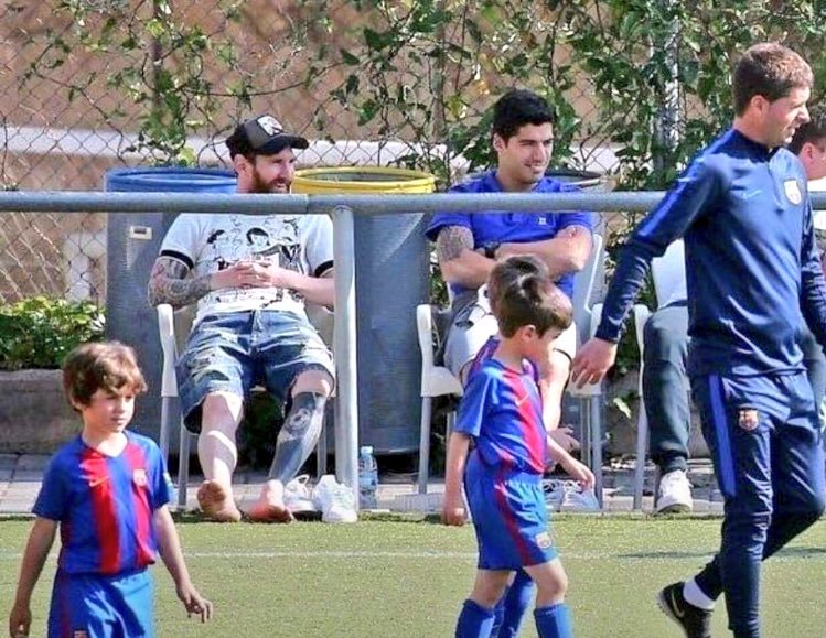 Messi-Suarez-kids-2.jpg