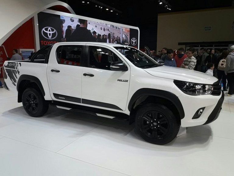 calcos-toyota-hilux-limited-2017-2018-calcomania-original-D_NQ_NP_896102-MLA26394658256_112017-F.jpg