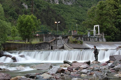 fisherman-3419431__340.jpg