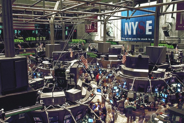 stock-exchange-738671.jpg