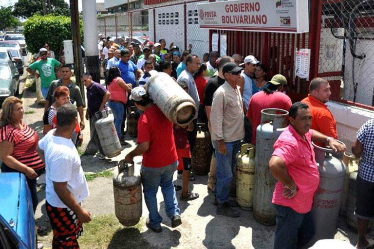 wpid-solo-en-socialismo-venezuela-la-mayor-reserva-de-petroleo-sin-gas-para-cocinar-fotos.jpg