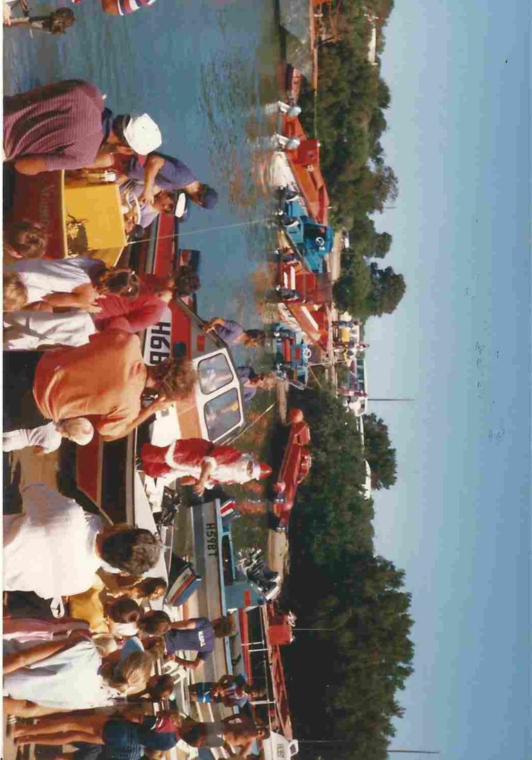 1980's - Father Christmas on the canals06.jpg