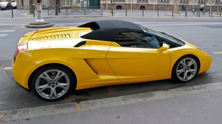 Lamborghini_jaune_Gallardo_spyder.jpg