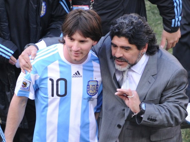 Messi Maradona (1).jpg