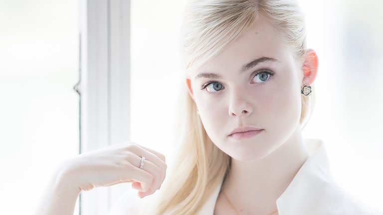 11_Elle-Fanning.jpg