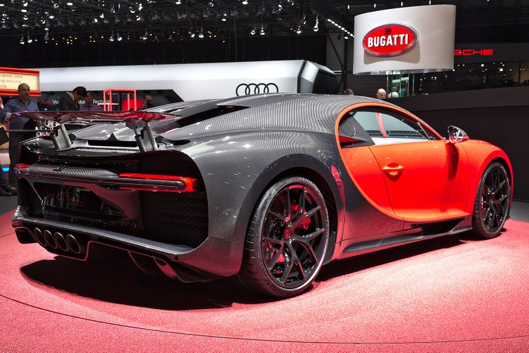 1600px-Bugatti_Chiron_Sport_Back_Genf_2018.jpg