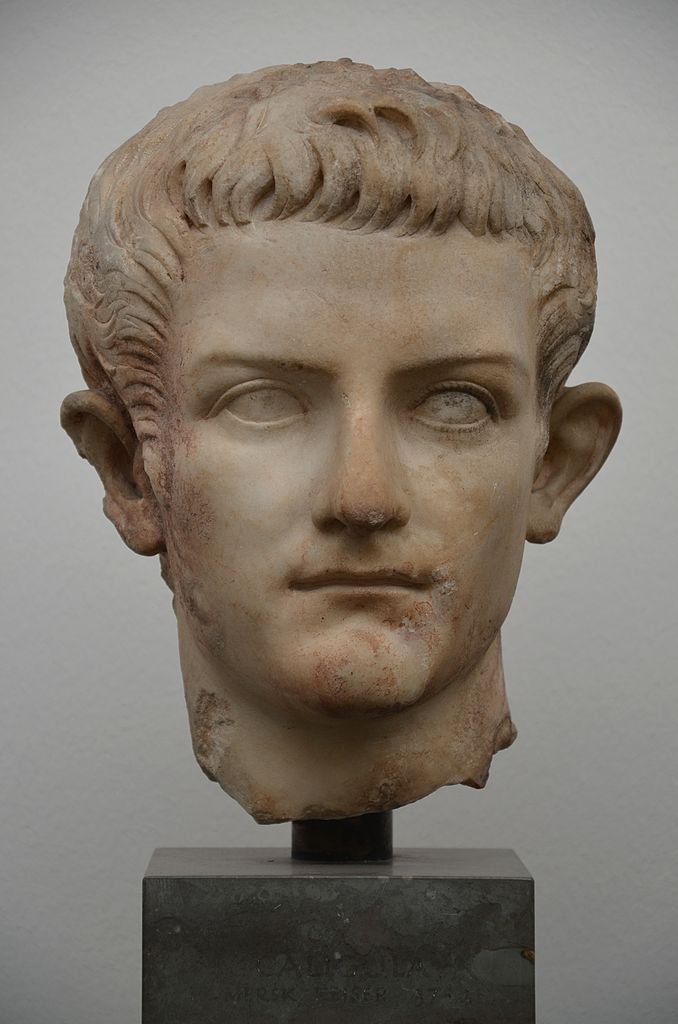 Portrait_of_Caligula_(with_traces_of_polychromy),_AD_37-41,_Ny_Carlsberg_Glyptotek,_Copenhagen_(13192024785).jpg