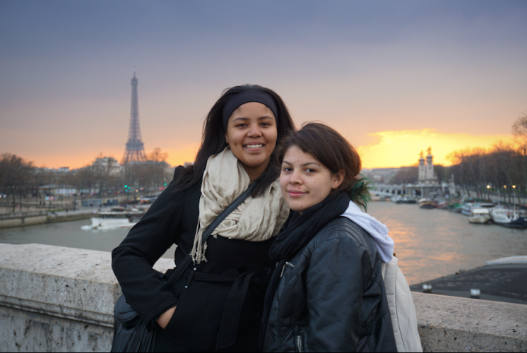 girls-eiffel-tower-746x500.png