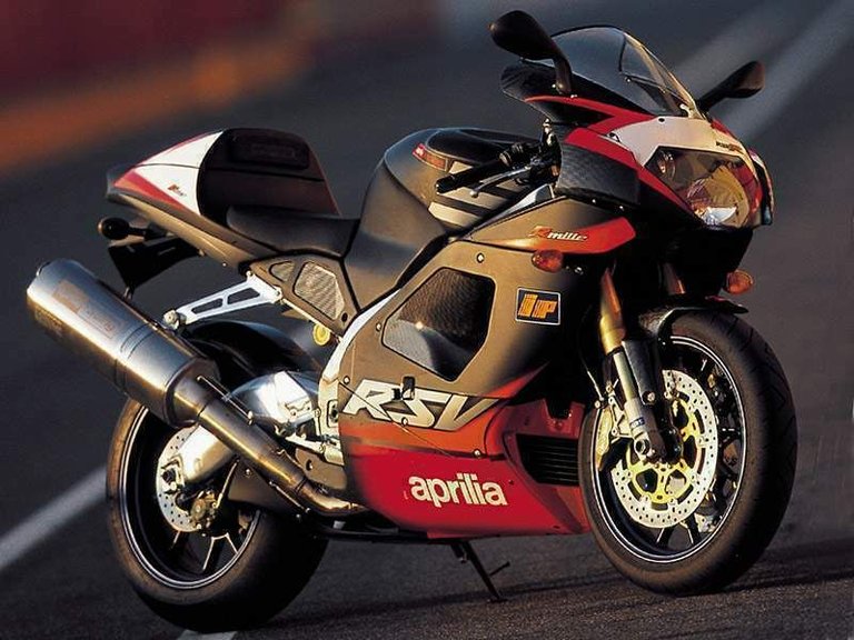 Aprilia RSV 1000R Mille.jpg