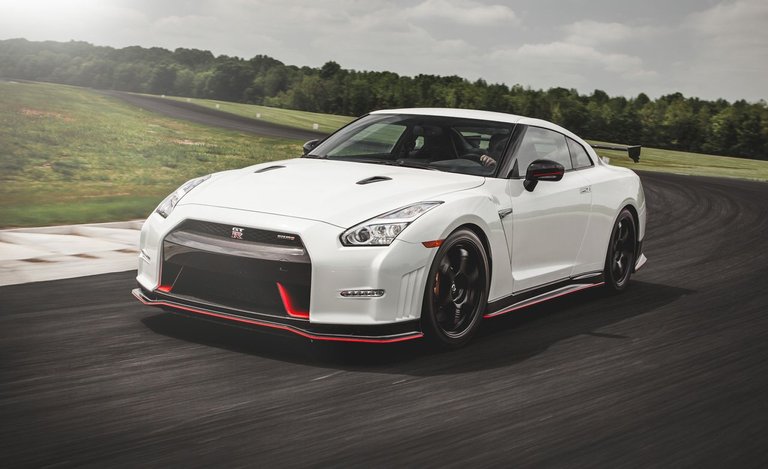 2015-nissan-gt-r-nismo-test-review-car-and-driver-photo-605485-s-original.jpg