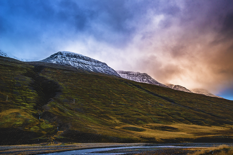 crimsonclad in Iceland: sky, mountains and sunset on the ring road