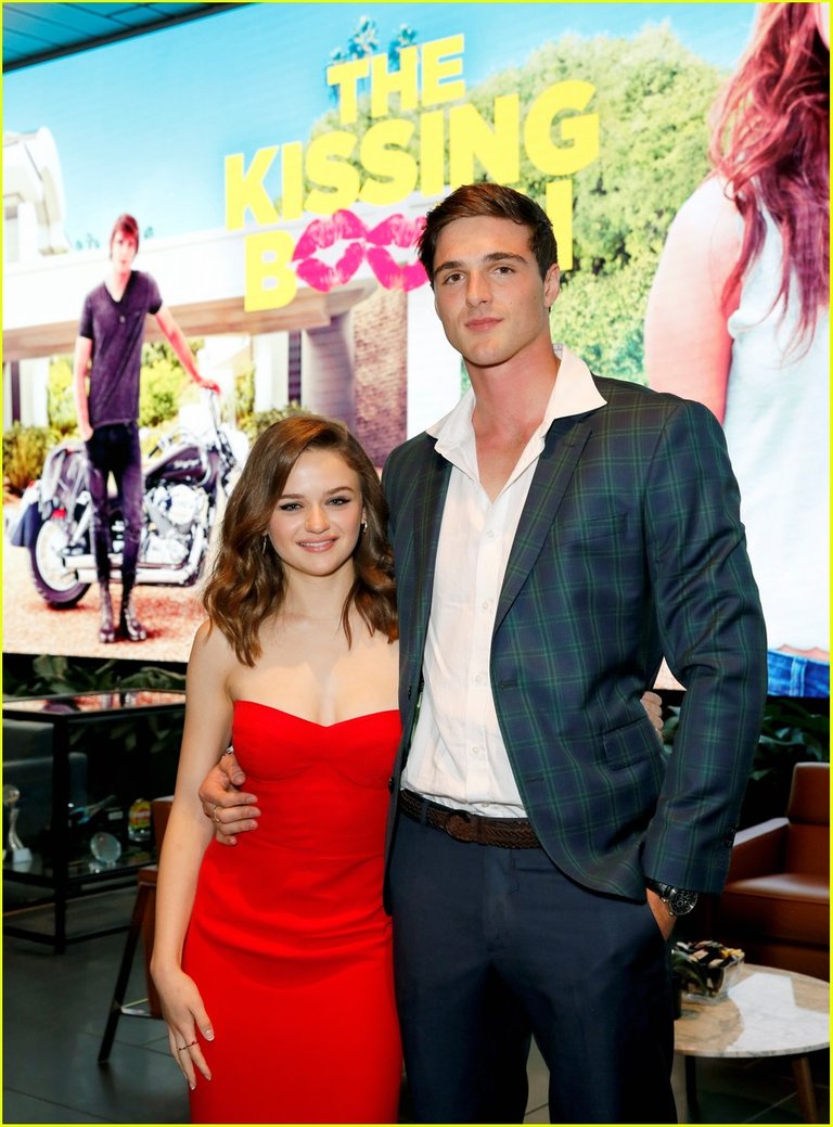 joey-king-jacob-elordi-cutest-photos-03.jpg