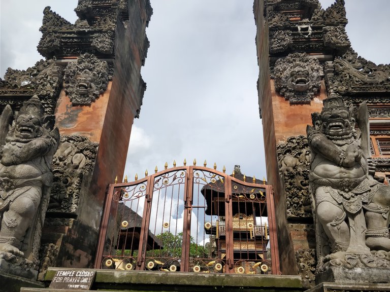 a gate in ubud.jpg