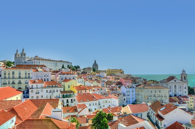 alfama-832816_640.jpg