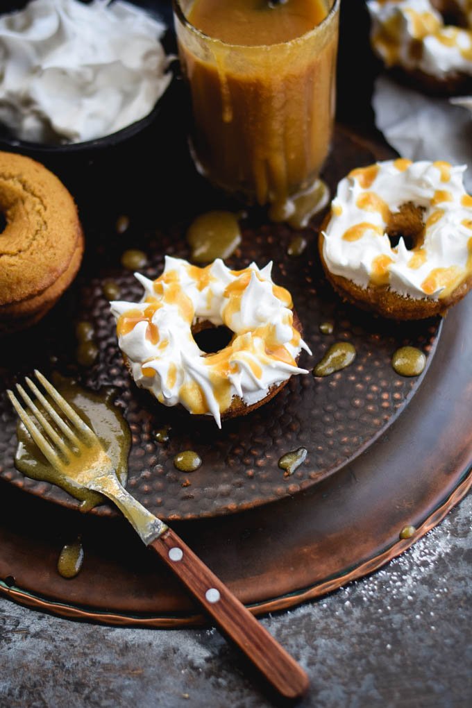 Meringue Frosted Butterbeer Baked Doughnuts (6).jpg