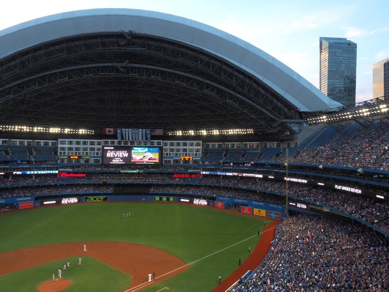 jessicaoutside.com-P8101954-baseball-game-toronto-ontario.jpg