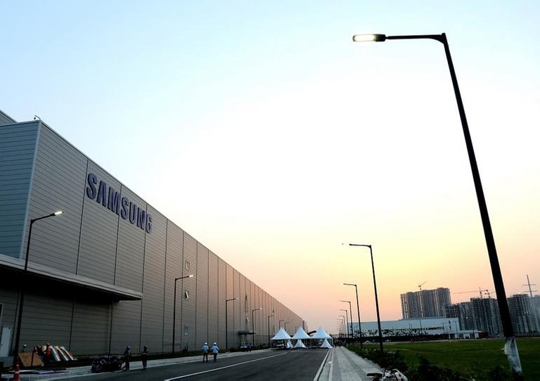 samsung-india-factory.jpg