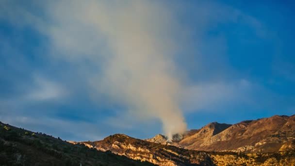 depositphotos_155219620-stock-video-fire-in-the-mountains-in.jpg
