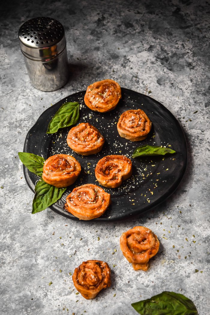 Mini Cheese Pizza Bagel Swirl Bites (Vegan).jpg