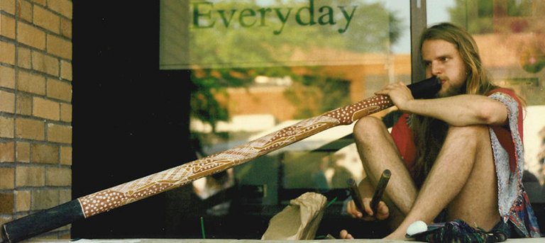 learn-play-didgeridoo-Gauthier-Aubé-888x397.jpg