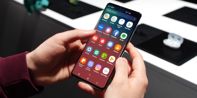 Samsung-Galaxy-S10-and-S10-hands-on.jpg