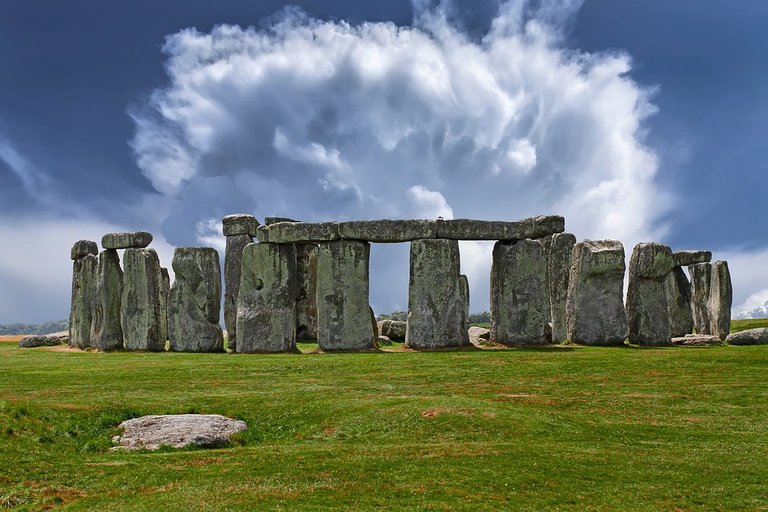 Stonehenge-2287980_960_720.jpg