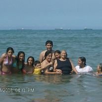 En la Playa con Mamá Leonor.jpg