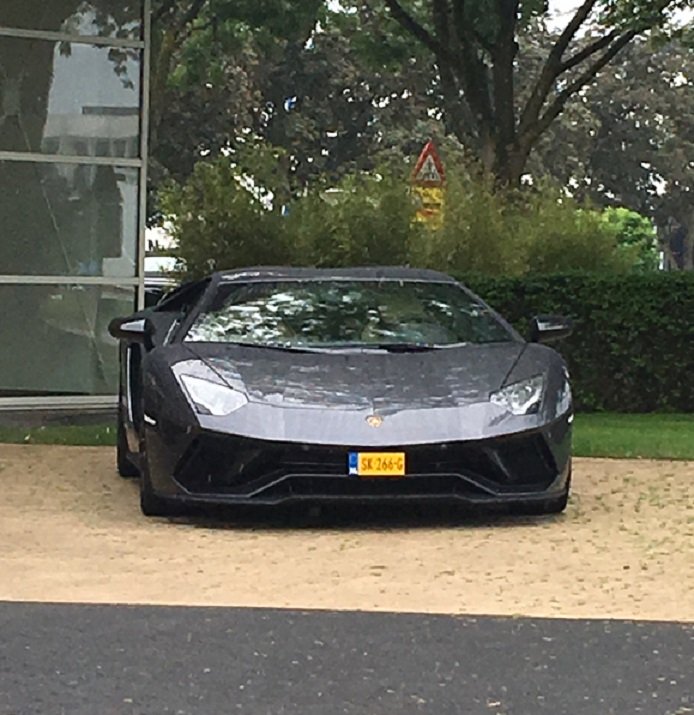 Lambo2.jpg