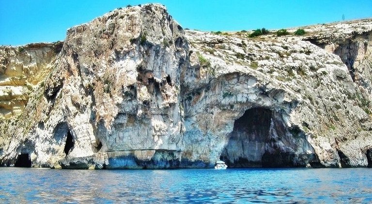 blue-grotto-capri.jpg