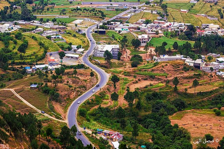 Ariel_view_of_Mansehra_city.jpg