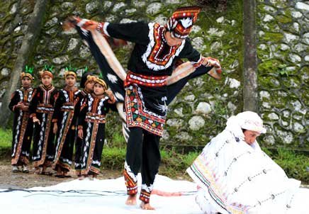 tari-Guel-aceh-Indonesia.jpg