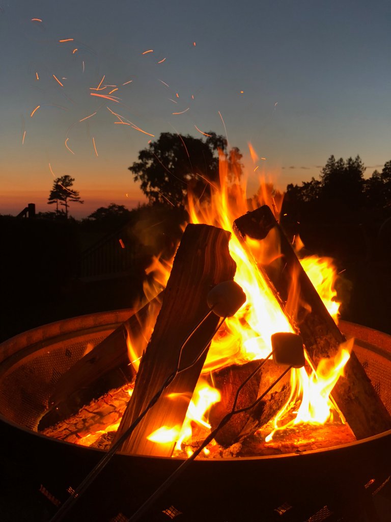 lighted-bonfire-photography-1434598.jpg