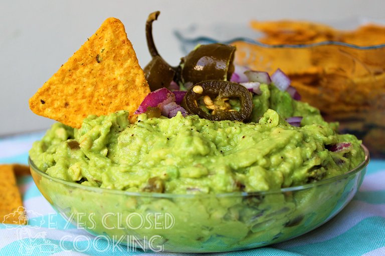 EyesClosedCooking-SpicyGuacamole---01.jpg