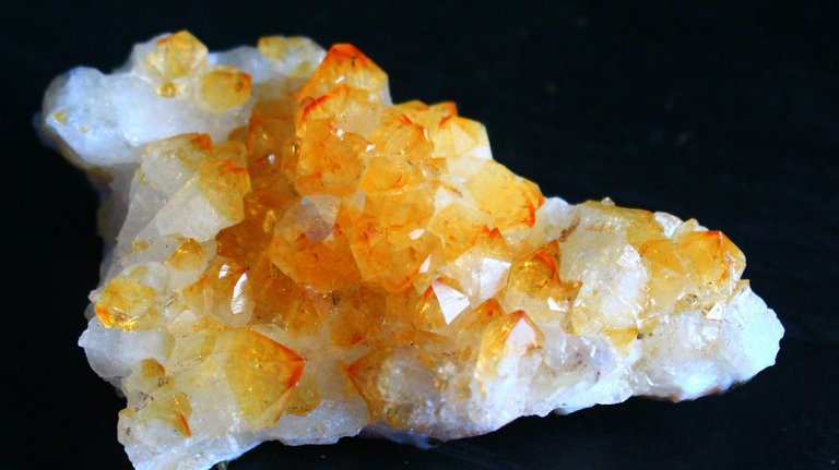 citrine-1093454_1920.jpg