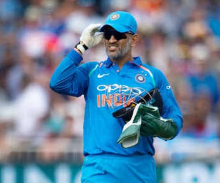 dhoni 4.jpg