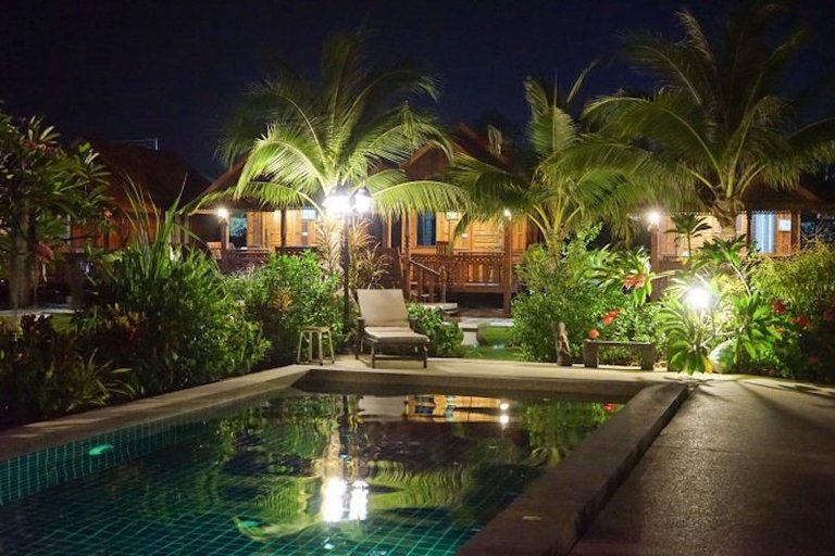 The-pool-area-by-night-696x464.jpg