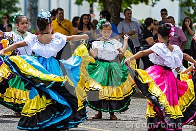 independence-day-parade-costa-rica-tilaran-costa-rica-september-young-children-celebrating-independence-day-costa-rica-100072681.jpg