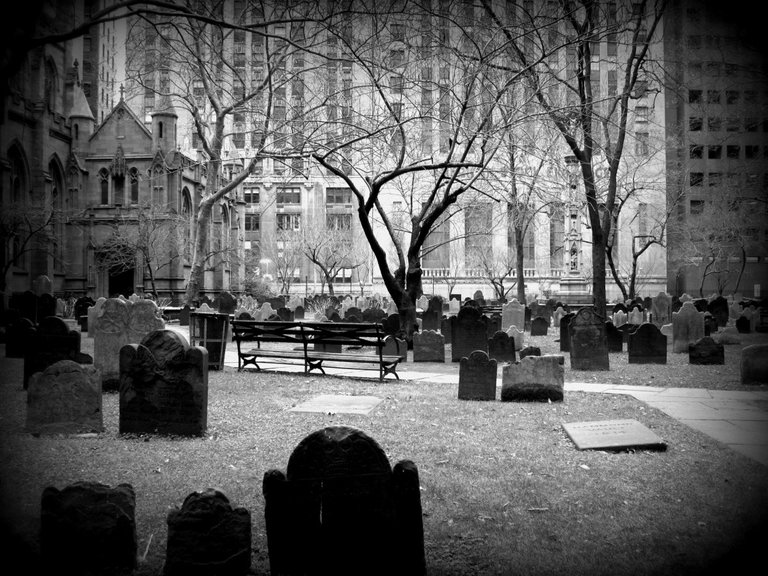 cemetery_death_zombie_horror_corpse_mist_autumn_graveyard-777326.jpg!d.jpg