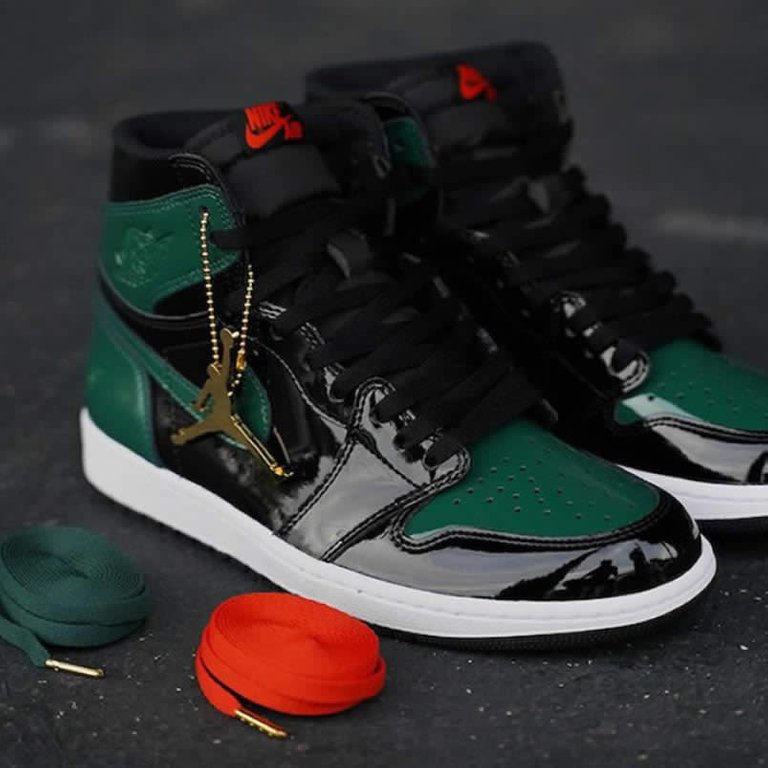 solefly-miami-art-basel-air-jordan-1-green-patent-leather-friends-family-av3905-038-pics-(1).jpg