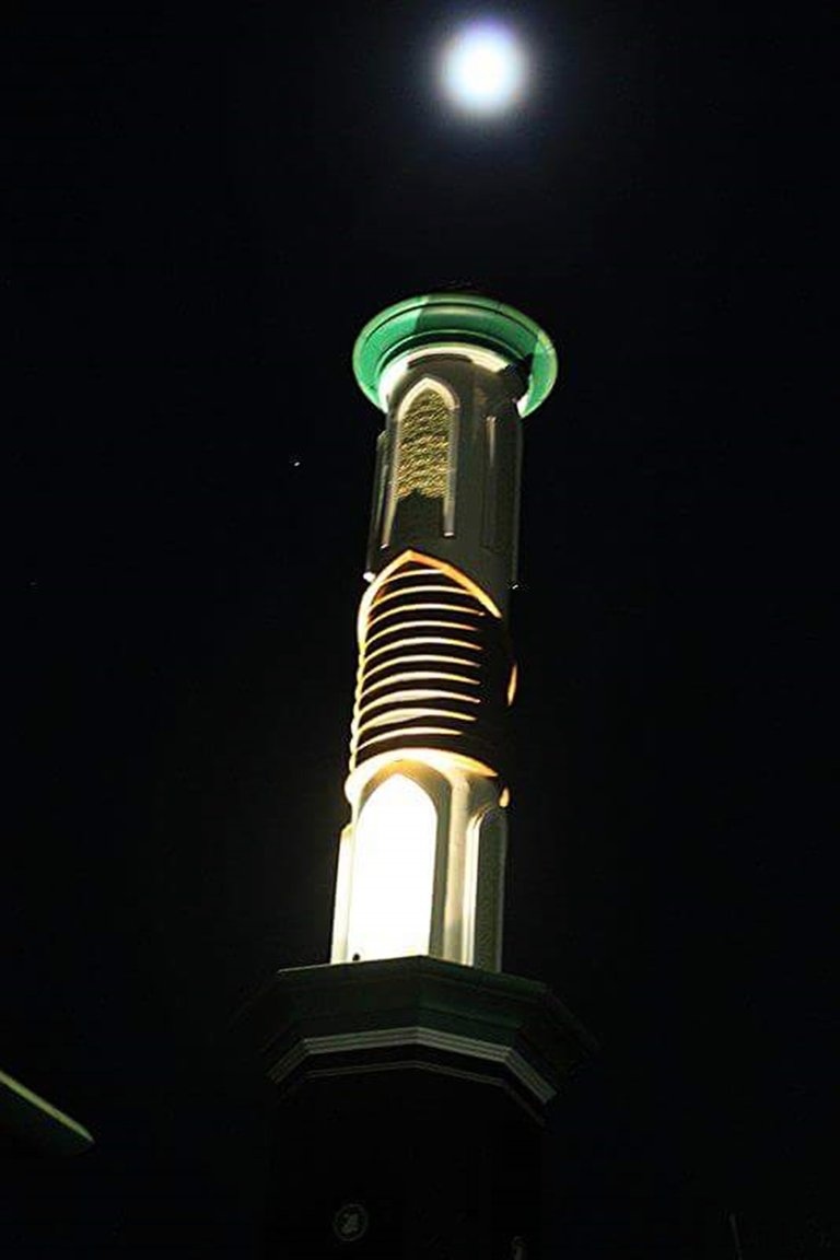 8 menara al munawar ternate.jpg