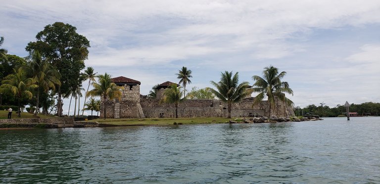 rio dulce castle.jpg