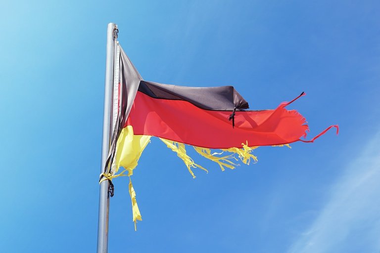 Kaputte Deutschland Flagge.jpg