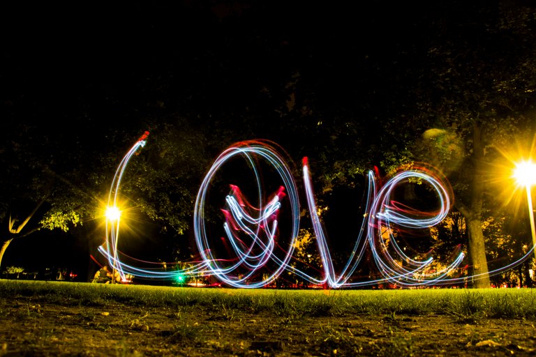 IMG_8276lovefriday_light_graffiti_by_jnmarteau.JPG