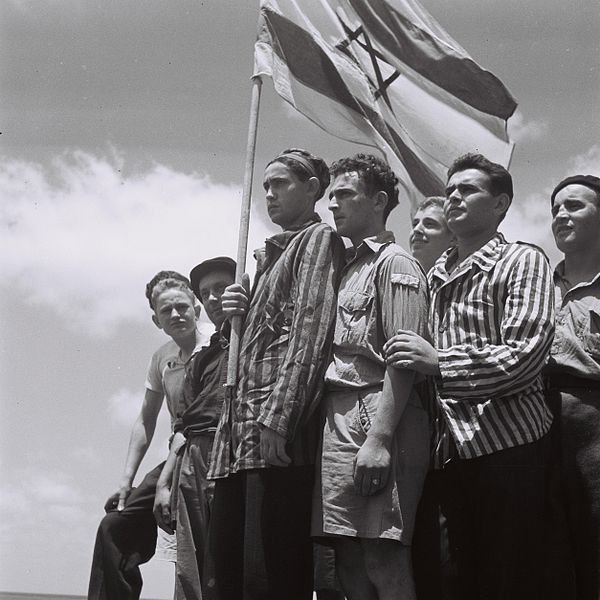 19450715_buchenwald_survivors_arrive_in_haifa.jpg