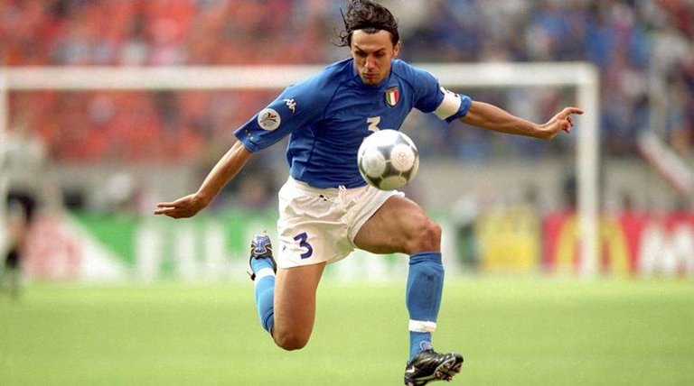 paolo-maldini-italy-euro-2000_bot2hfw66ru3zzhp9b1q06p4_0.jpg