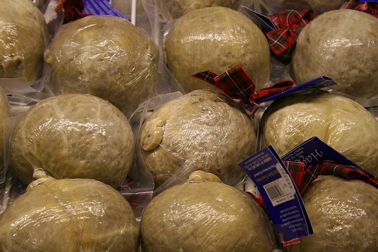 1200px-Scotland_Haggis.jpg