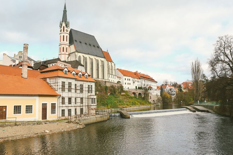 Cesky-krumlov-Czech-Republic-Thepictureguide-DanaeMonaco-3-5bea5419914f2__880.jpg