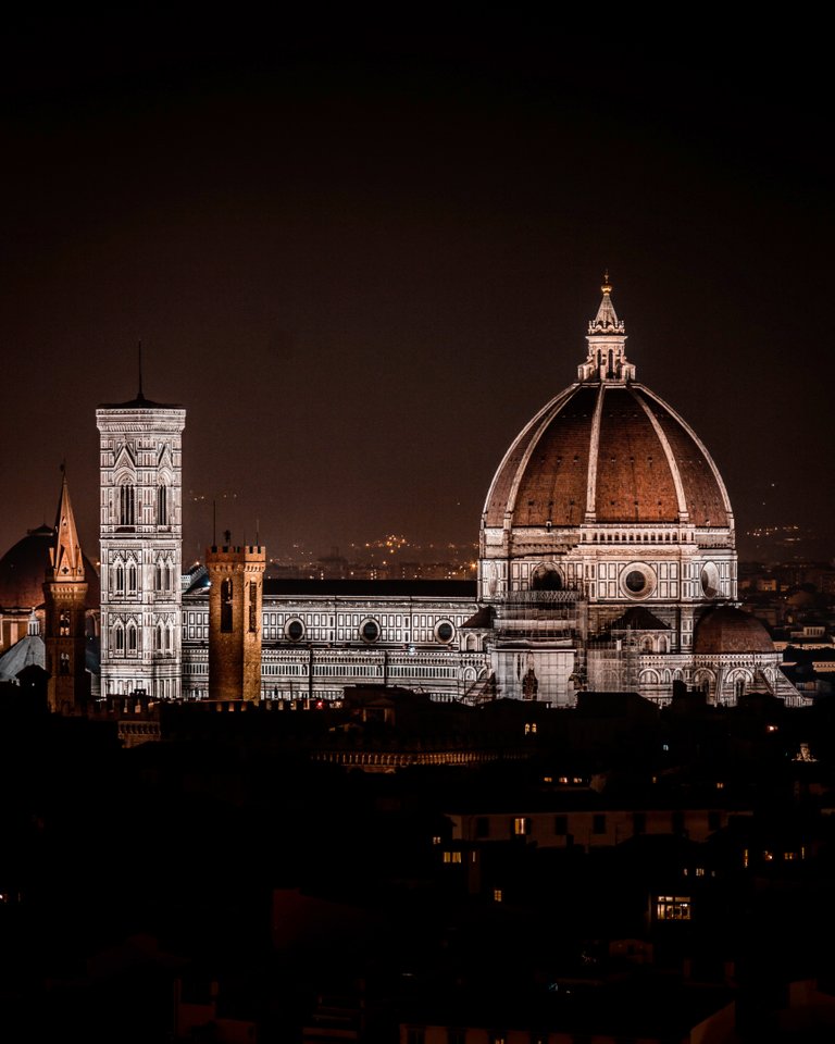 Duomo Firenze notte.jpg