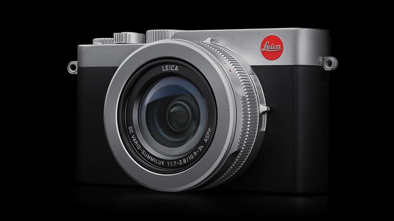Leica-D-Lux-7-on-black-_-Header-2400x840_teaser-2400x787_cr.jpg